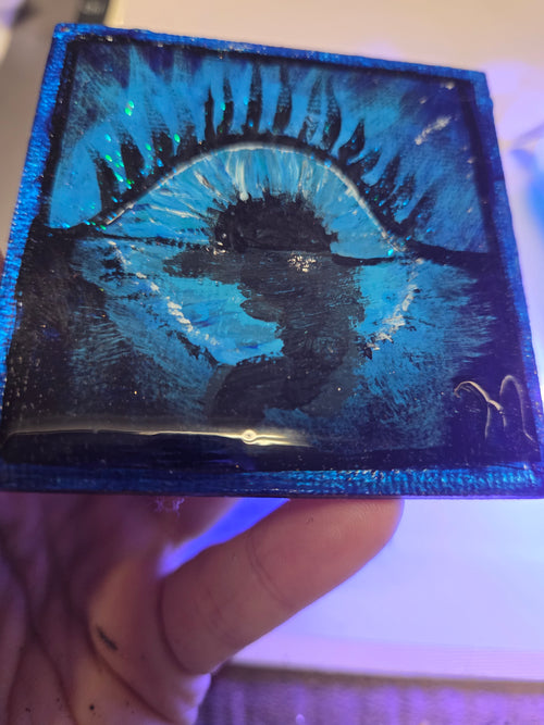 Crying eye magnet blue